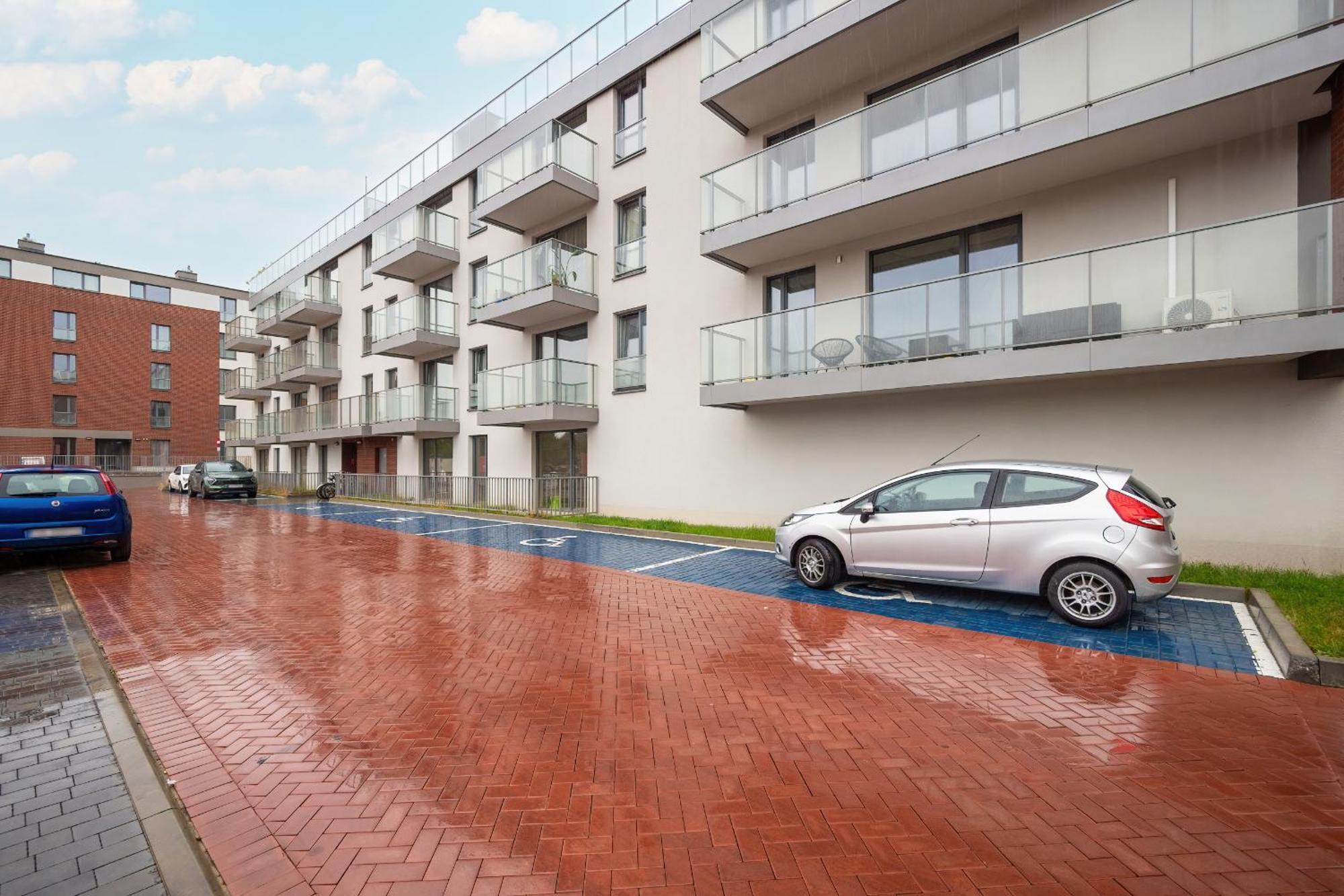 Exceptional Apartment With Parking By Noclegi Renters Katovice Exteriér fotografie