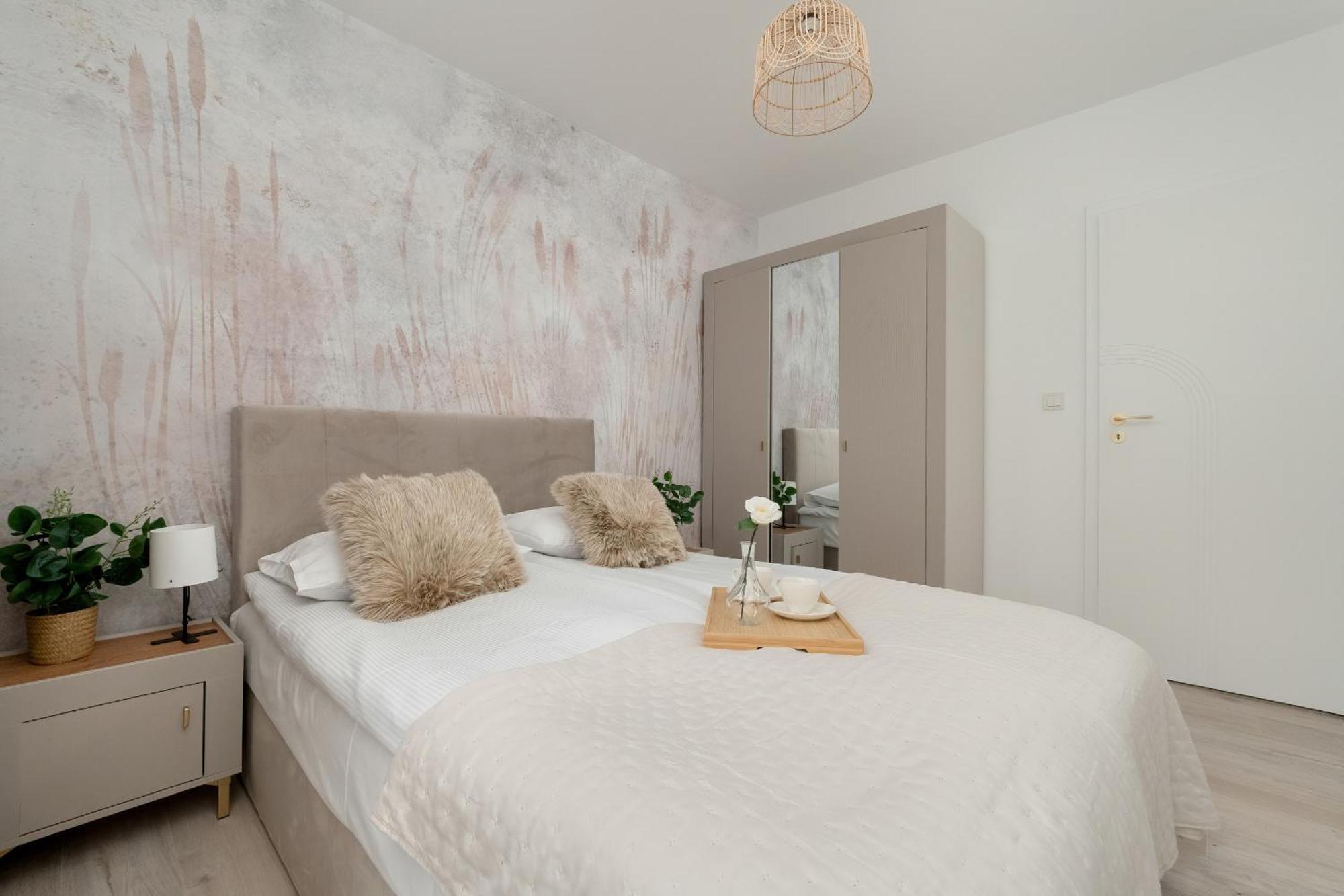 Exceptional Apartment With Parking By Noclegi Renters Katovice Exteriér fotografie