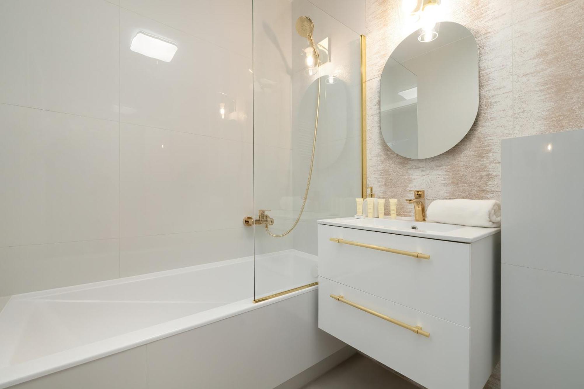 Exceptional Apartment With Parking By Noclegi Renters Katovice Exteriér fotografie